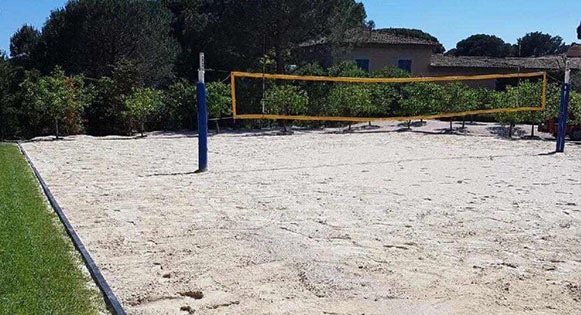 Realisation d'un terrain de beach volley a saint-tropez