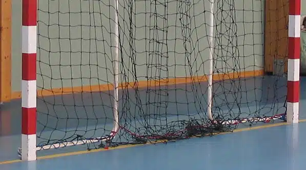 handball-salle-rabattable Cage de hand rabattable