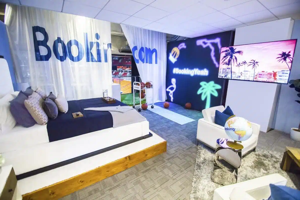 Animation 1 : Réserver sur booking une chambre dans le stade de NBA à miami
