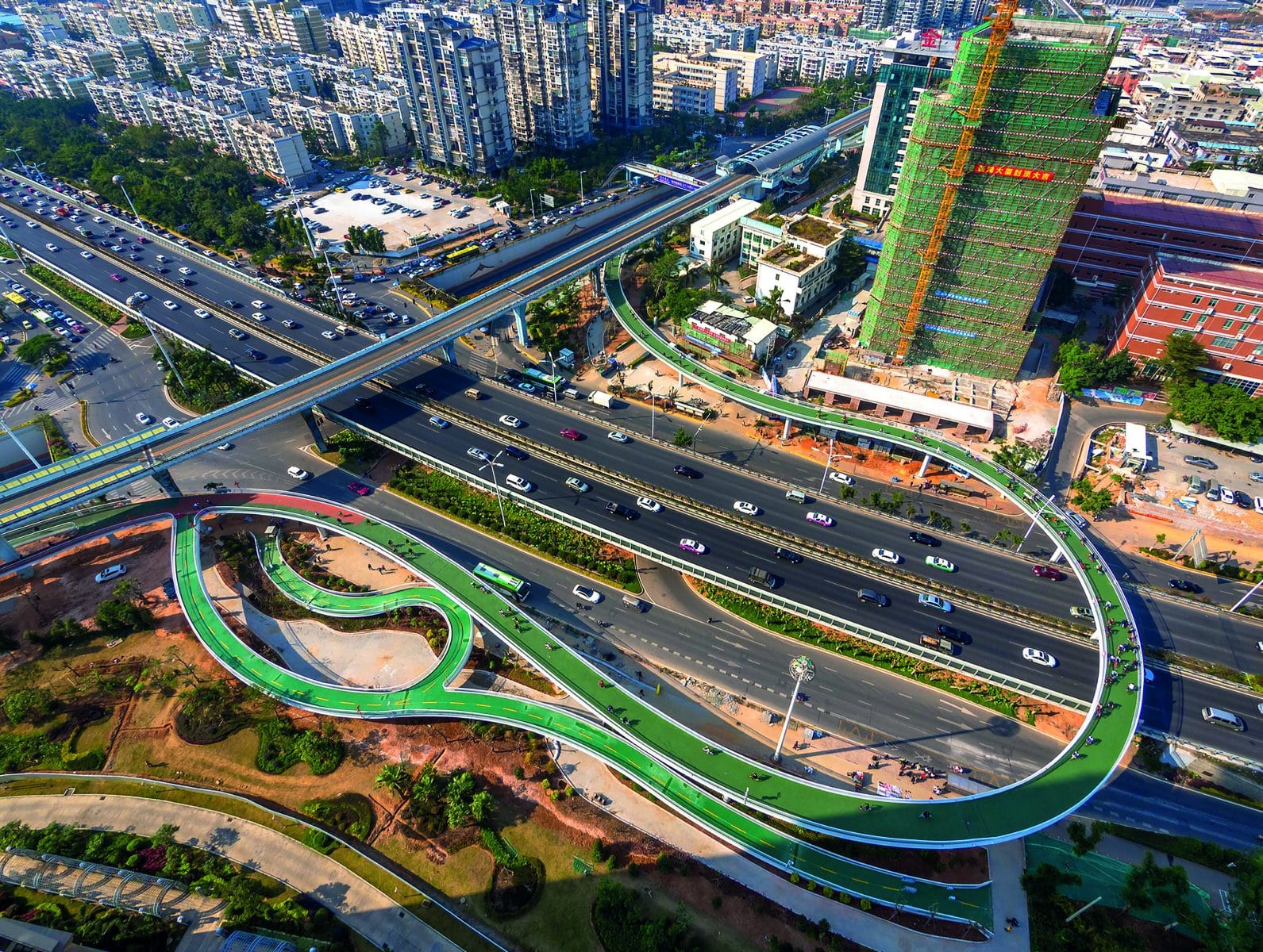 Piste cyclable en béton et retraitement en place au LHR pour un projet de  requalification urbaine durable