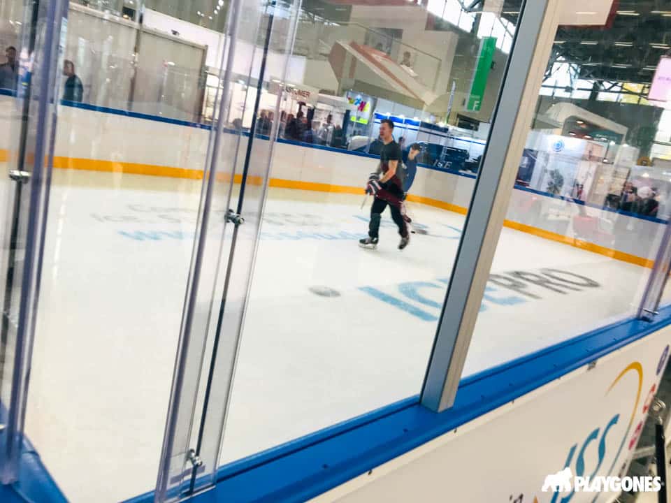 Patinoire indoor dans le hall 10 du fsb