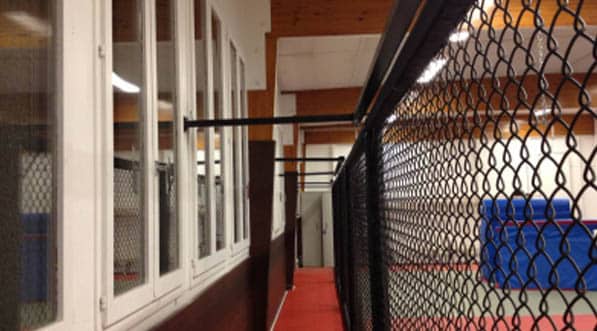 attache panneaux grille