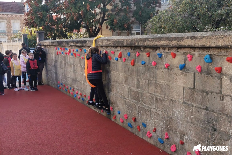 via ferrata aux abords d'une ecole