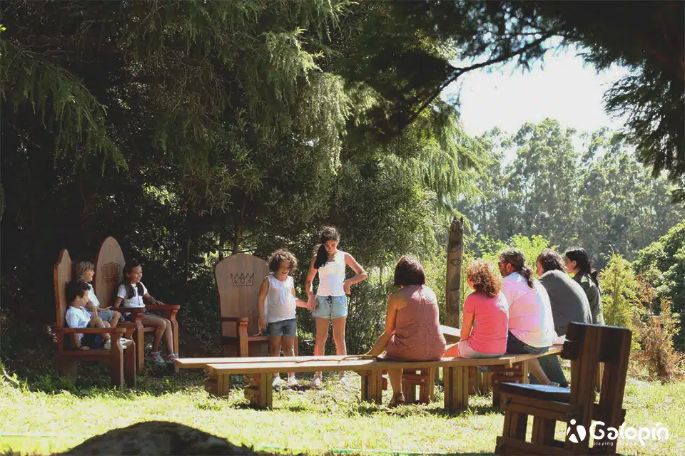 slow-life-galopin Un espace narratif par Galopin playgrounds dans un parc
