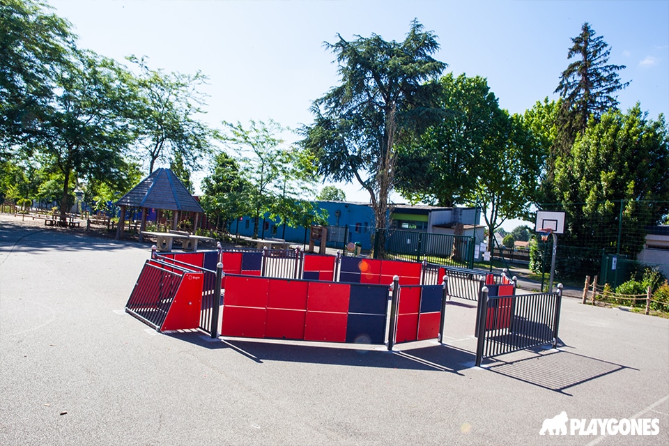 Mini-terrain multisport dans la cour de l'école des Teilles à Vertou