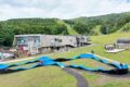 Pumptrack en enrobé installé au pied des pistes d'une station de montagne
