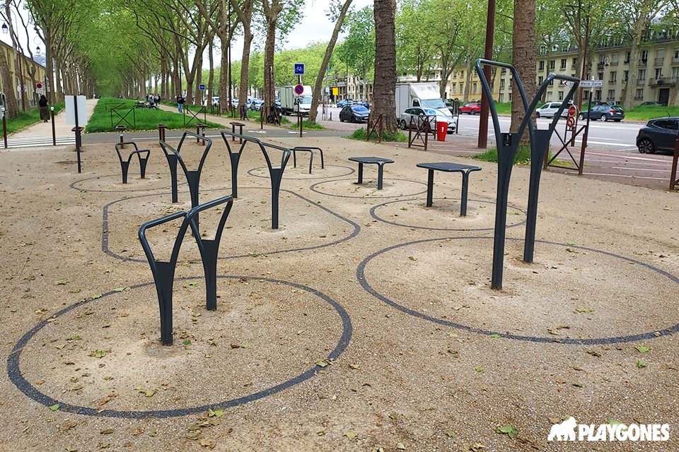 Station de musculation extérieure en libre accès versailles