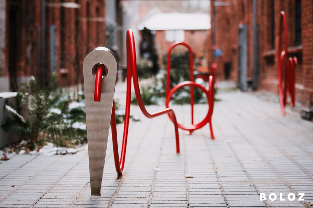 Art de rue Boloz rouge, mobilier urbain