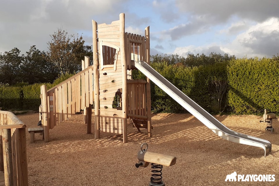 Aire de jeux camping huttopia Les Falaises Aire de jeux camping huttopia Les Falaises