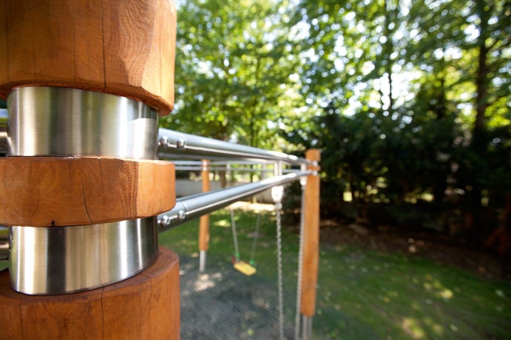 Detail-portique-robinier-inox