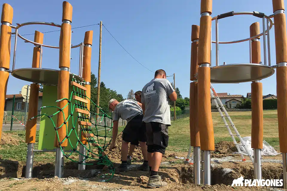 Installation-pose-playgones installateurs d'aire de jeux en action