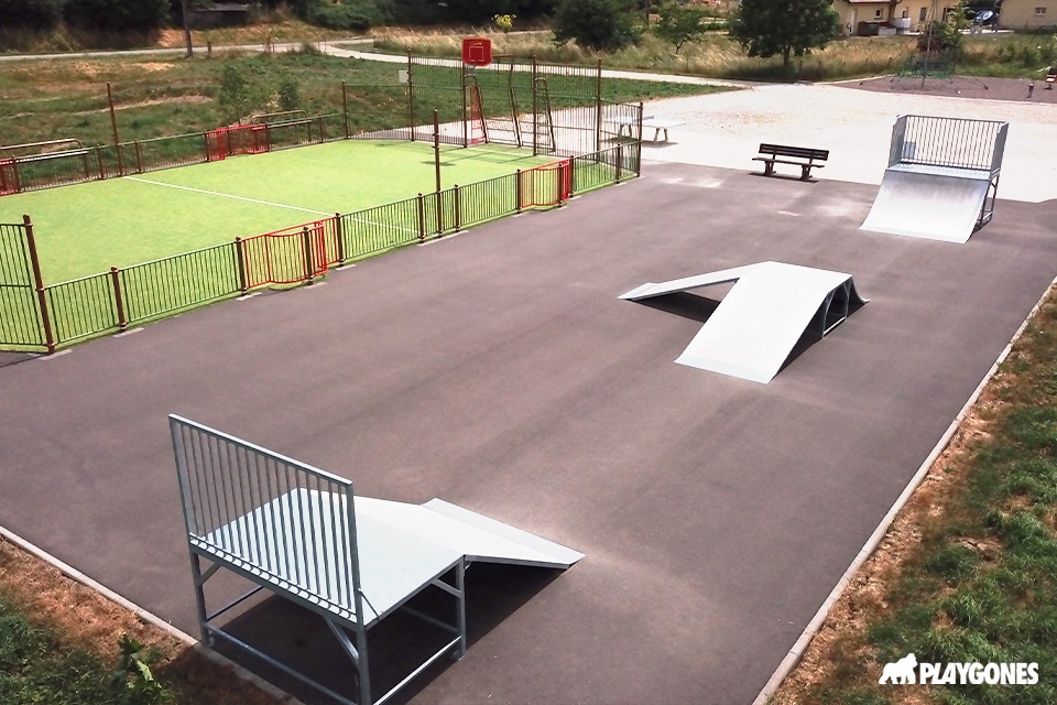 Vue de drone des modules du skatepark de Liévans