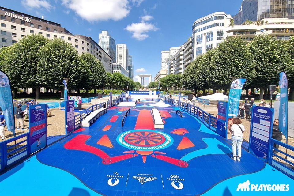 Skatepark en beton unique au monde apr Playgones