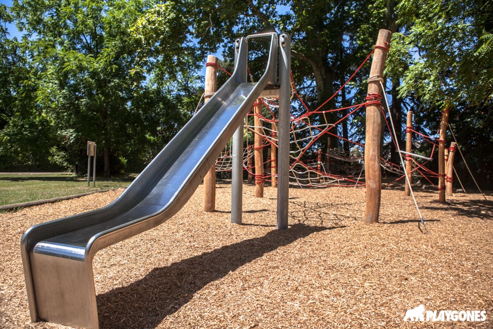 Vaux-en-velin-jeux-cordes avec toboggan