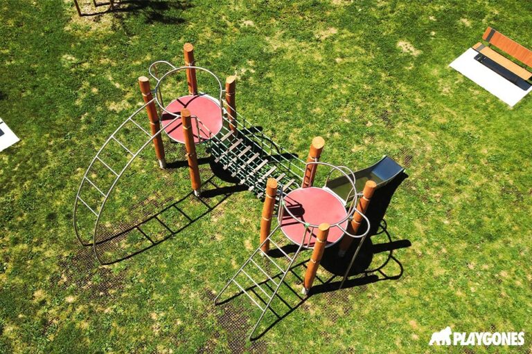 Ruy aire de jeu drones cabanes 768x512