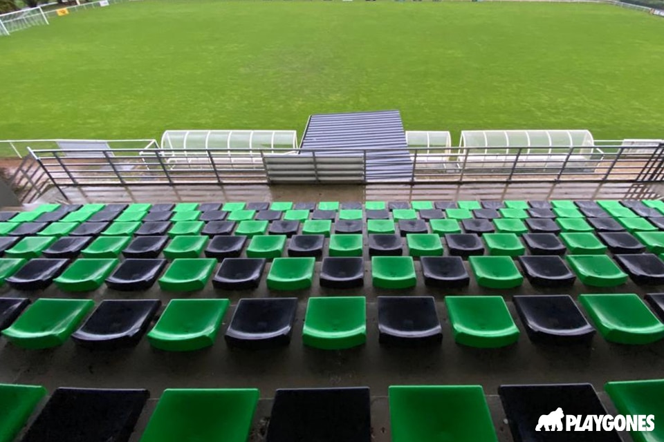 Coques sans dossier lors de la renovation de gradins d'un stade de football