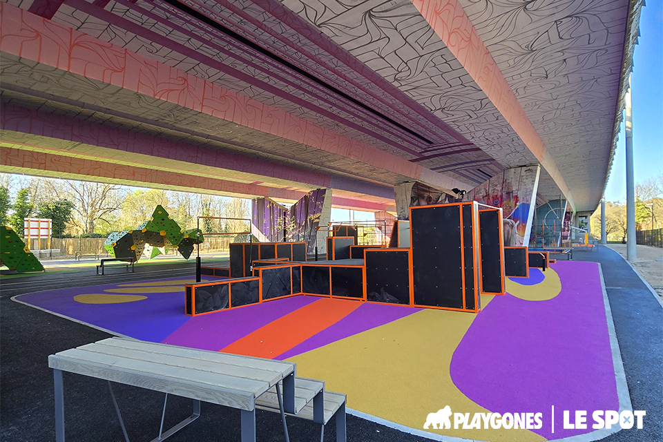 Sol amortissant sous une aire de parkour Playgones a Joinvile le Pont