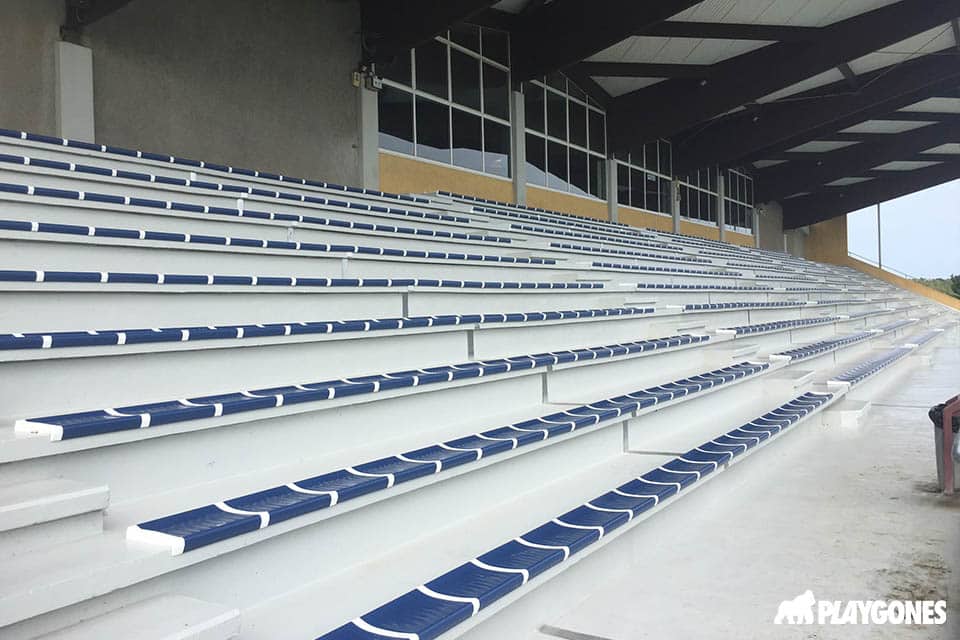 Tribunes de stade après rénovation