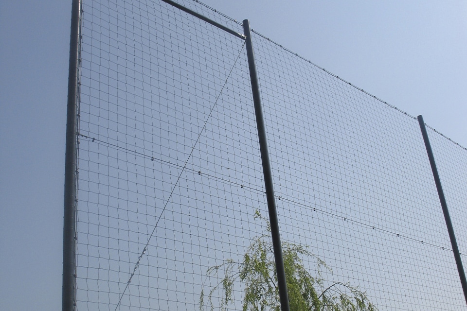 Detail des filets d'un pare-ballon de 9 mètres