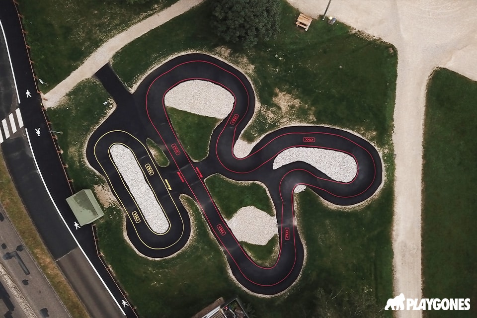 pumptrack en enrobé par playgones vue de drone