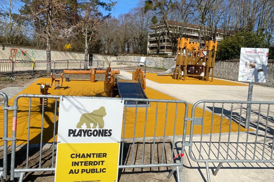 Installation conforme aux normes EN 1176 et EN 1177 Installation conforme aux normes EN 1176 et EN 1177