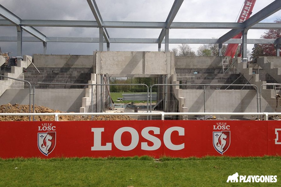 amenagement-tribune-tunnel-acces-joueur-losc-Playgones Aménagement par Playgones des tribunes du stade d'entrainement du LOSC à Lille