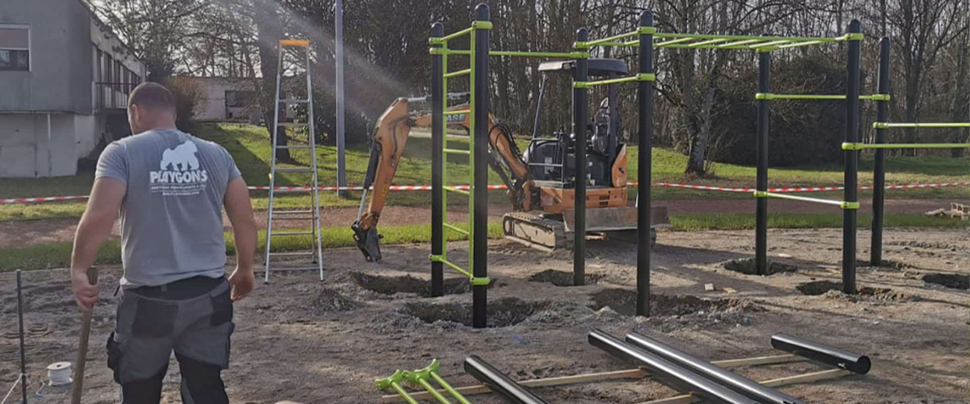 Technicien Playgones sur un chantier de pose d'agrès de fitness