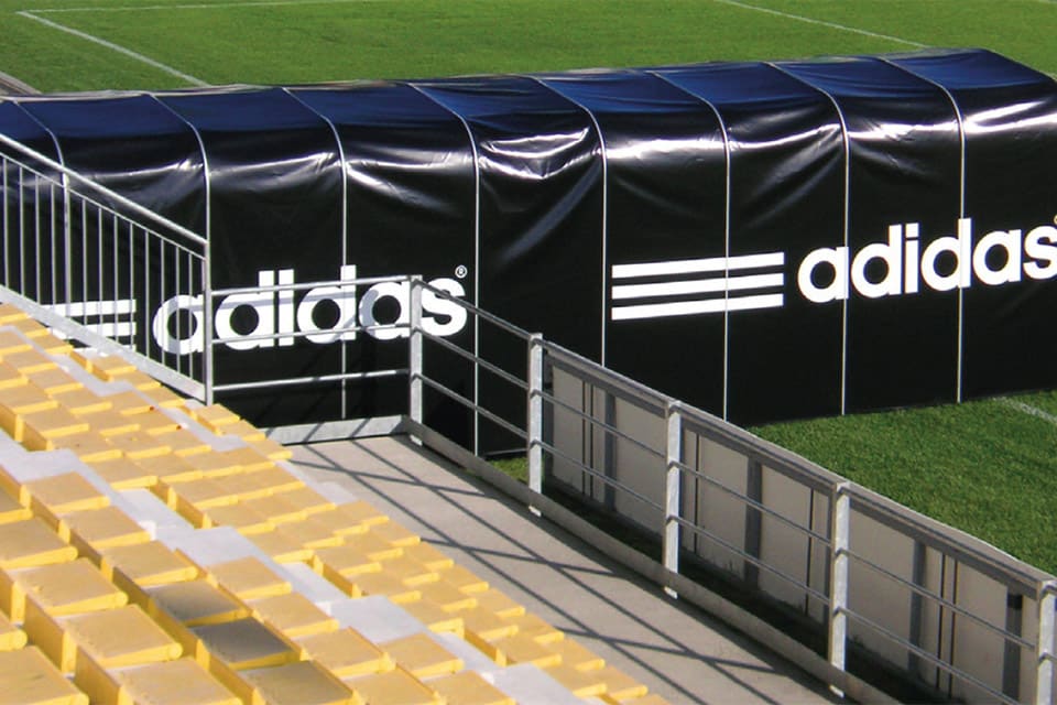tunnel d'accés lors d'un événement de la marque adidas