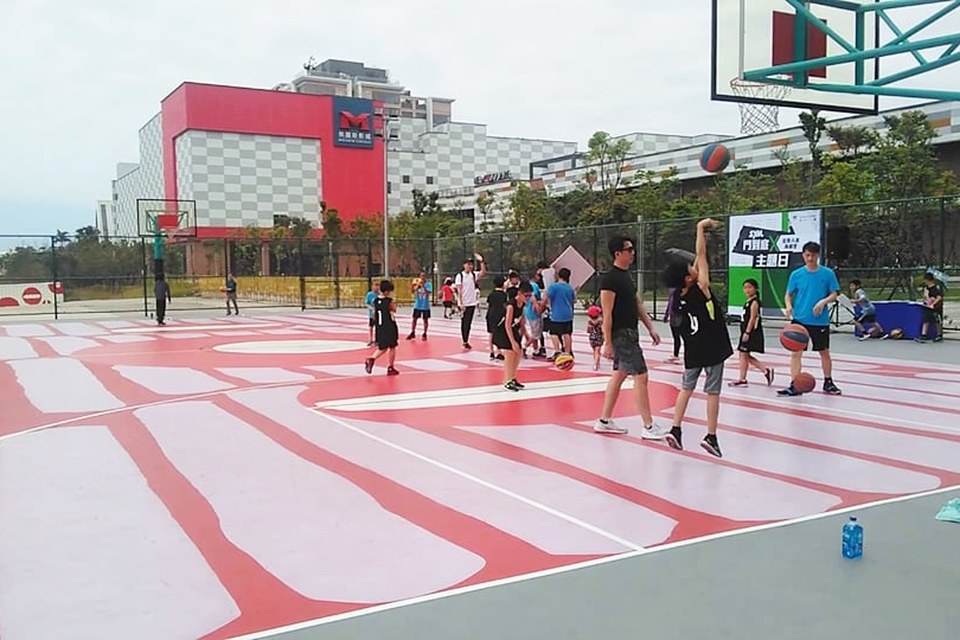 Le terrain de basket instagrammable par Filip Pagowski – Playgones