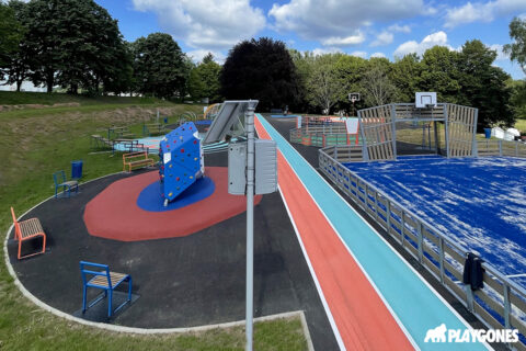 City stade multisport Hombourg-Haut, terrain collectivité sol coloré et clôture, réalisation Playgones