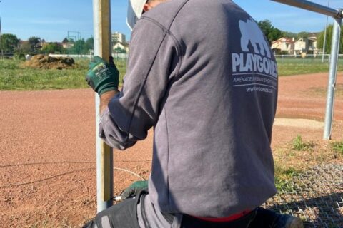Terrain sportif avec clôture PCA, projet financé DETR et subventions régionales, réalisation Playgones à Riorges