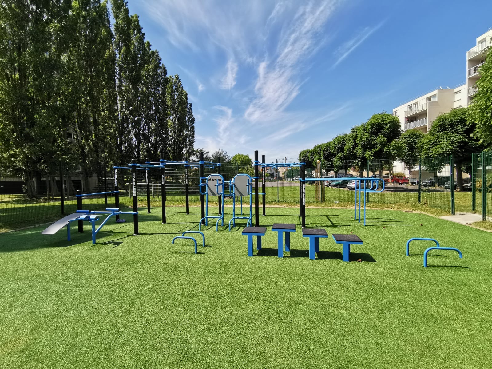modules-fitness-exterieur-playgones-collectivite.jpg Modules de fitness extérieur pour collectivité, vélo elliptique et rameur outdoor, installation Playgones