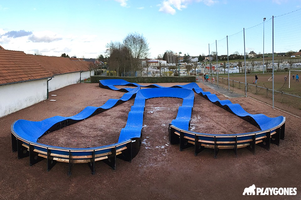 Pumptrack modulaire Woustviller, Moselle Pumptrack modulaire fabriqué et installé par Playgones à Woustviller, Moselle