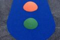 Sol EPDM bicolore pour aire de jeux collectivité, texture anti-dérapante et amortissante, pose Playgones