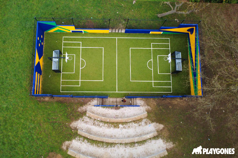 terrain-multisport-sur-mesure-commune.jpg Terrain multisport sur mesure pour commune, sol sportif et structure clôture fourniture et pose Playgones