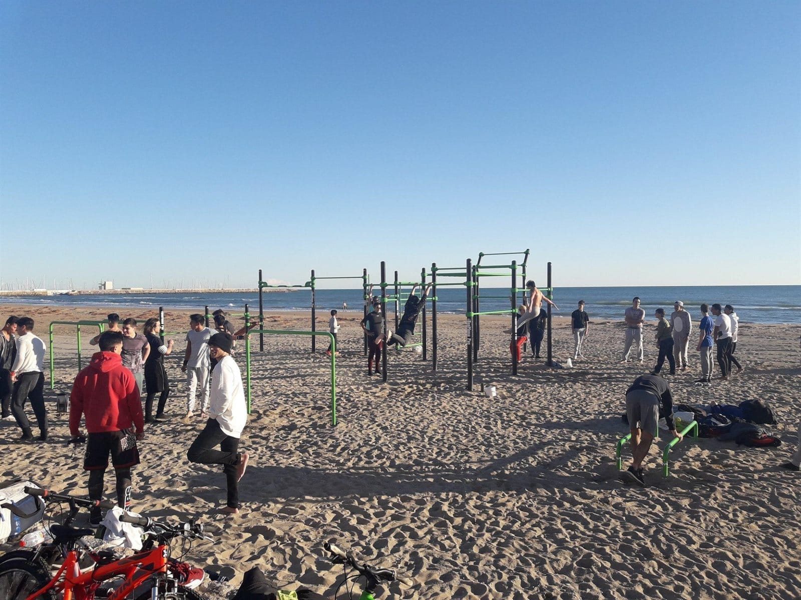 Parc de street workout BarManiaPro sur la plage