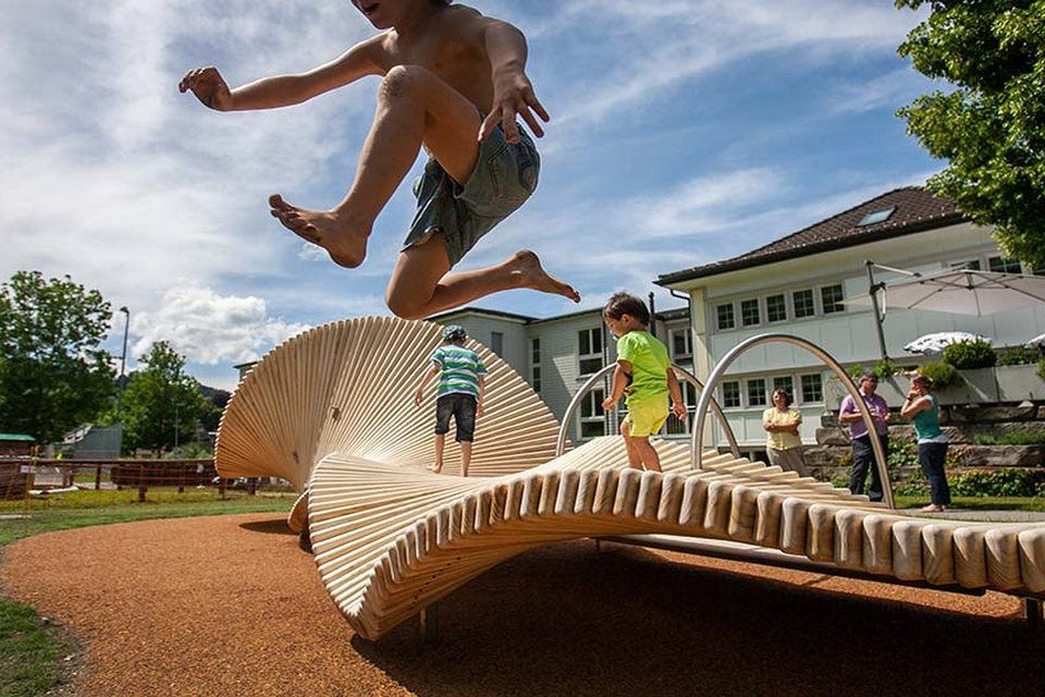 Mobilier actif MoveArt en bois pour le sport en extérieur