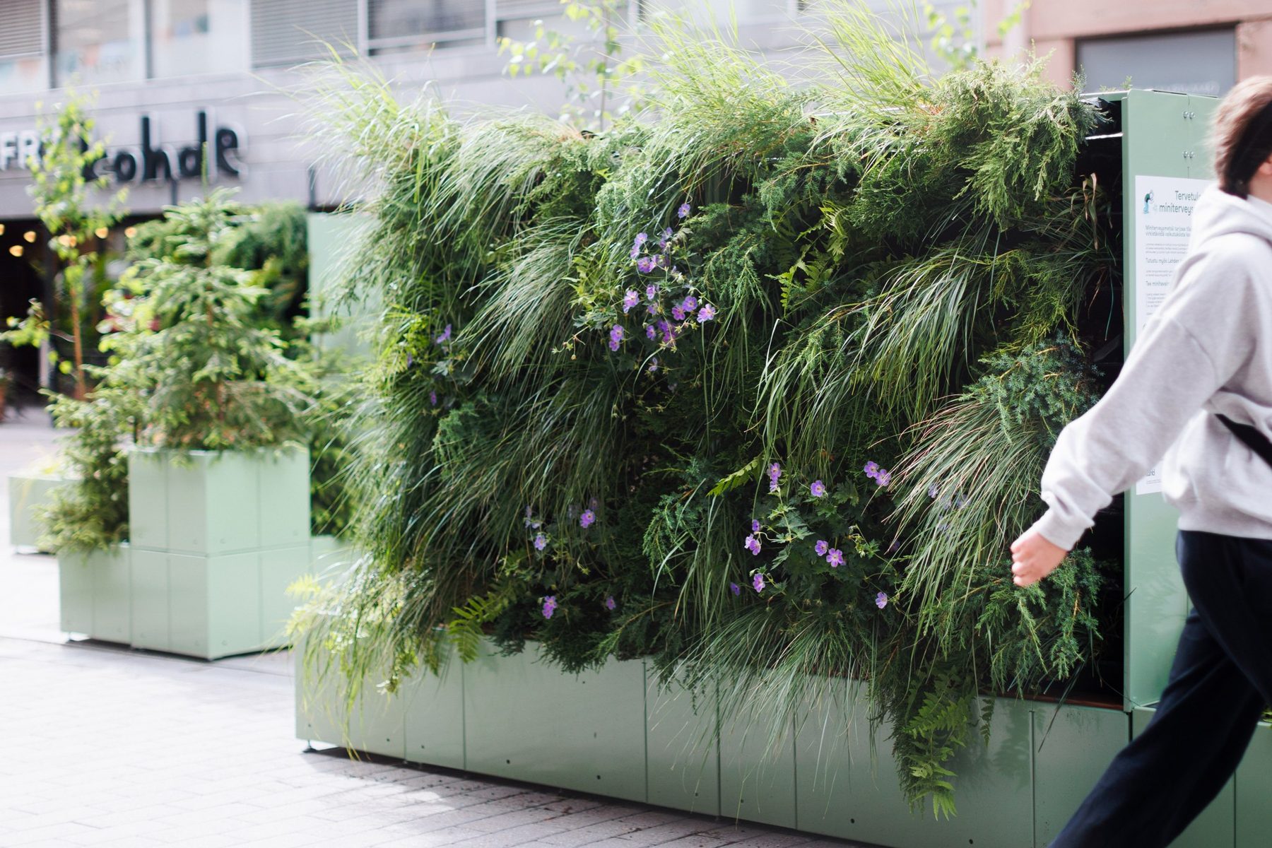 Jardinière et mur végétal Parkly en mobilier modulaire en centre-ville
