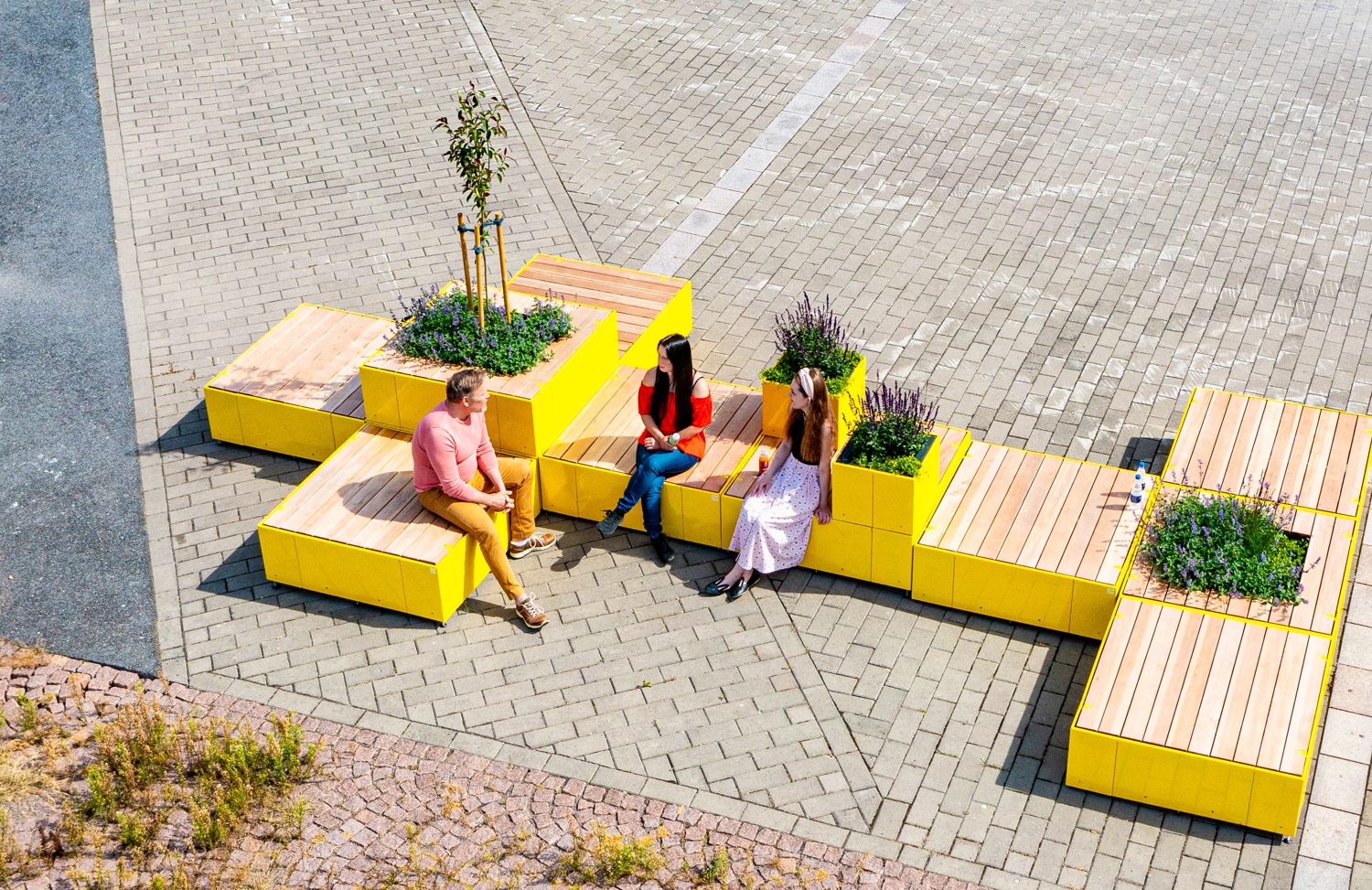 Mur vegetal et jardiniere Parkly en rue