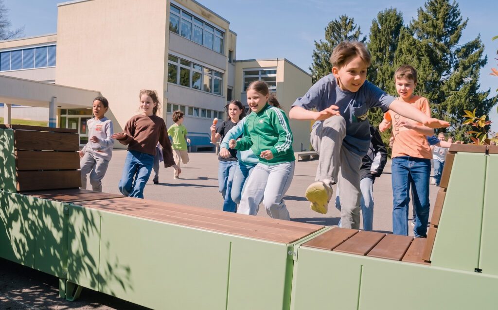 Parklet Parkly sur une place a Bachenbulach