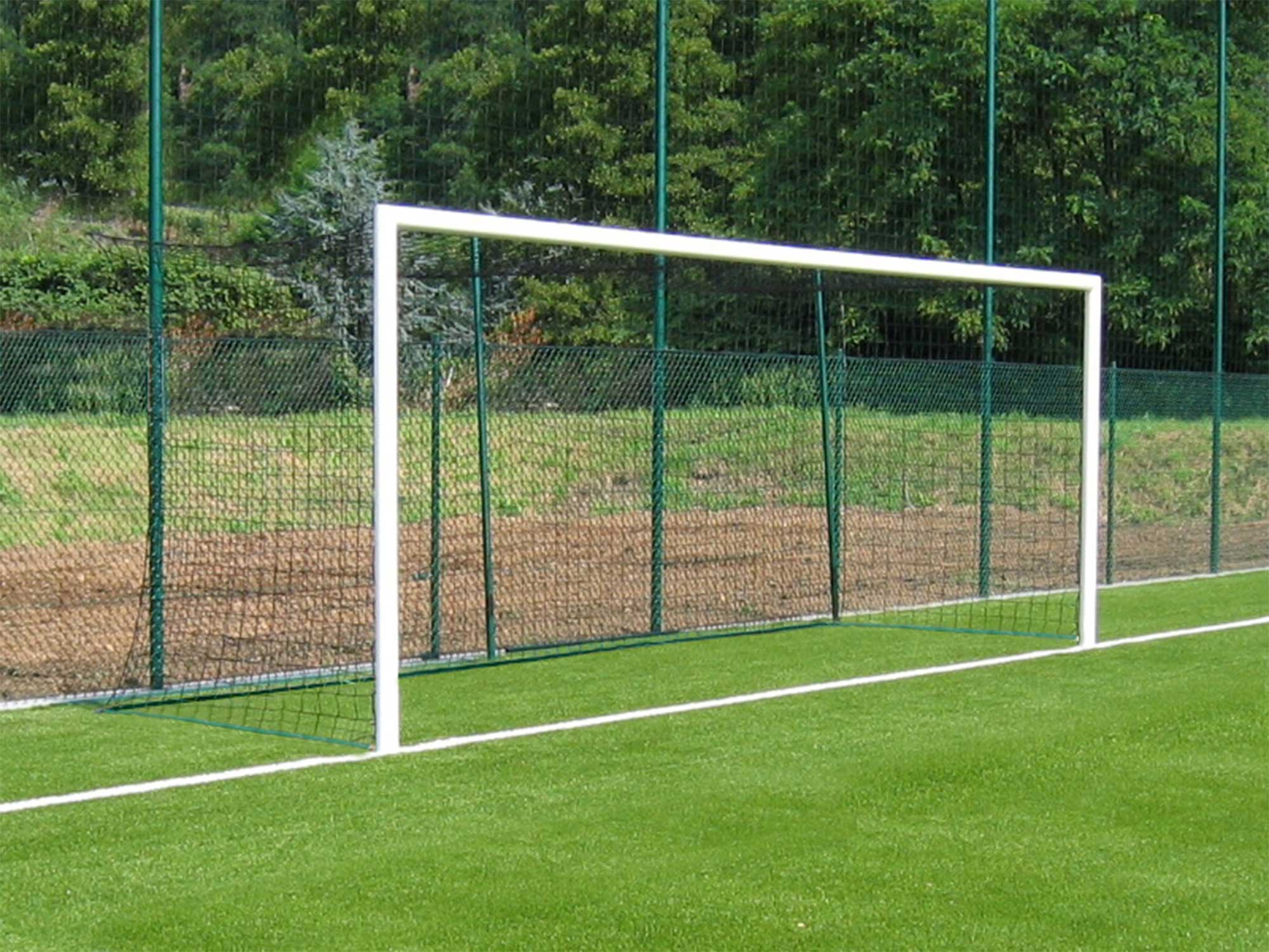 But de football à 8, À sceller, En acier, Avec crochet, vue 1 Playgones But de football à 8, À sceller, En acier, Avec crochet, vue 1 Playgones