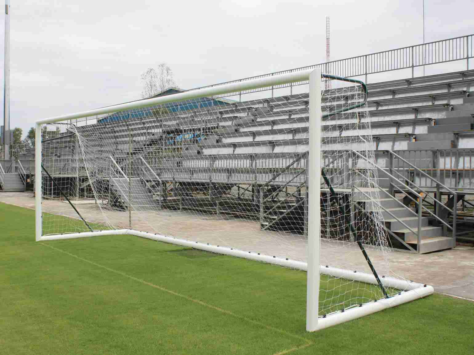 But de football à 11, Transportable, En aluminium, Ovoïde, Avec crochet, vue 1 Playgones But de football à 11, Transportable, En aluminium, Ovoïde, Avec crochet, vue 1 Playgones