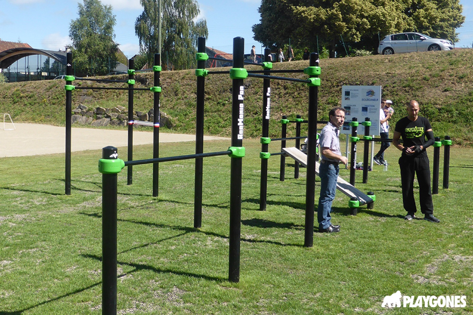 Terrain street workout Bourganeuf Structure de street workout Playgones installee a Bourganeuf