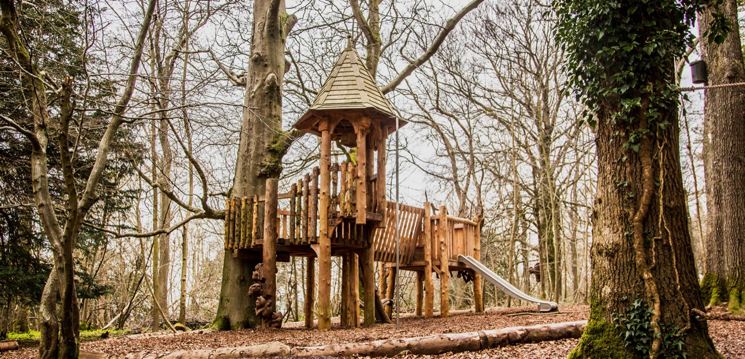 Aire de jeux Touchwood en bois naturel, réalisation