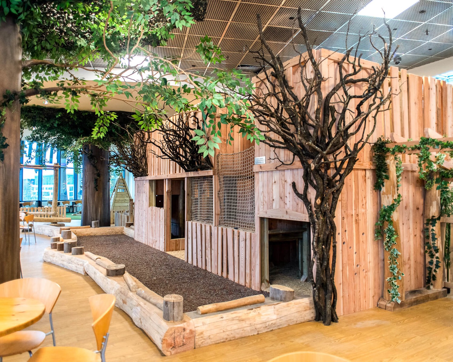 Gamme d'aires de jeux Touchwood en bois naturel