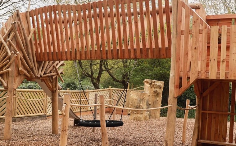 Bois de chêne Touchwood pour aire de jeux