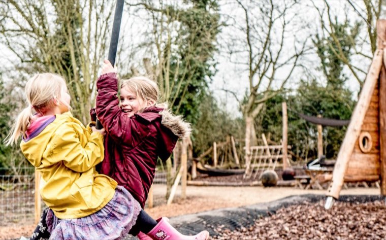Bois de mélèze Touchwood pour aire de jeux