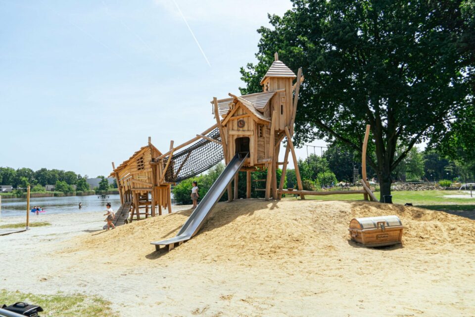 Boerplay : châteaux en bois, jeux d'eau, distribué par Playgones