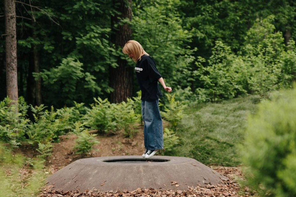 Butte trampoline Hilltramp Lapta en milieu naturel