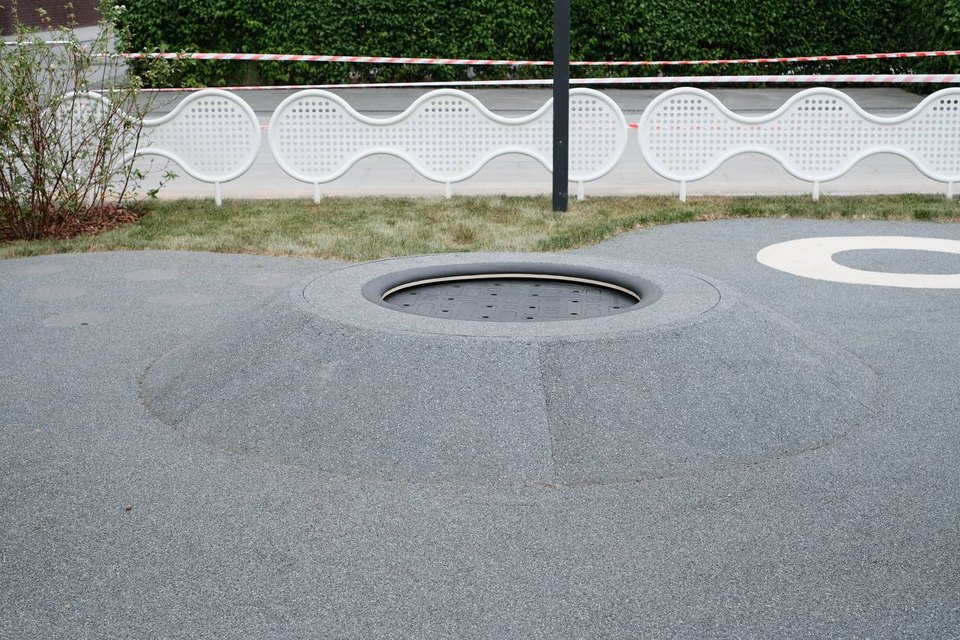 Trampoline sur butte Hilltramp Lapta recouvert de sol souple